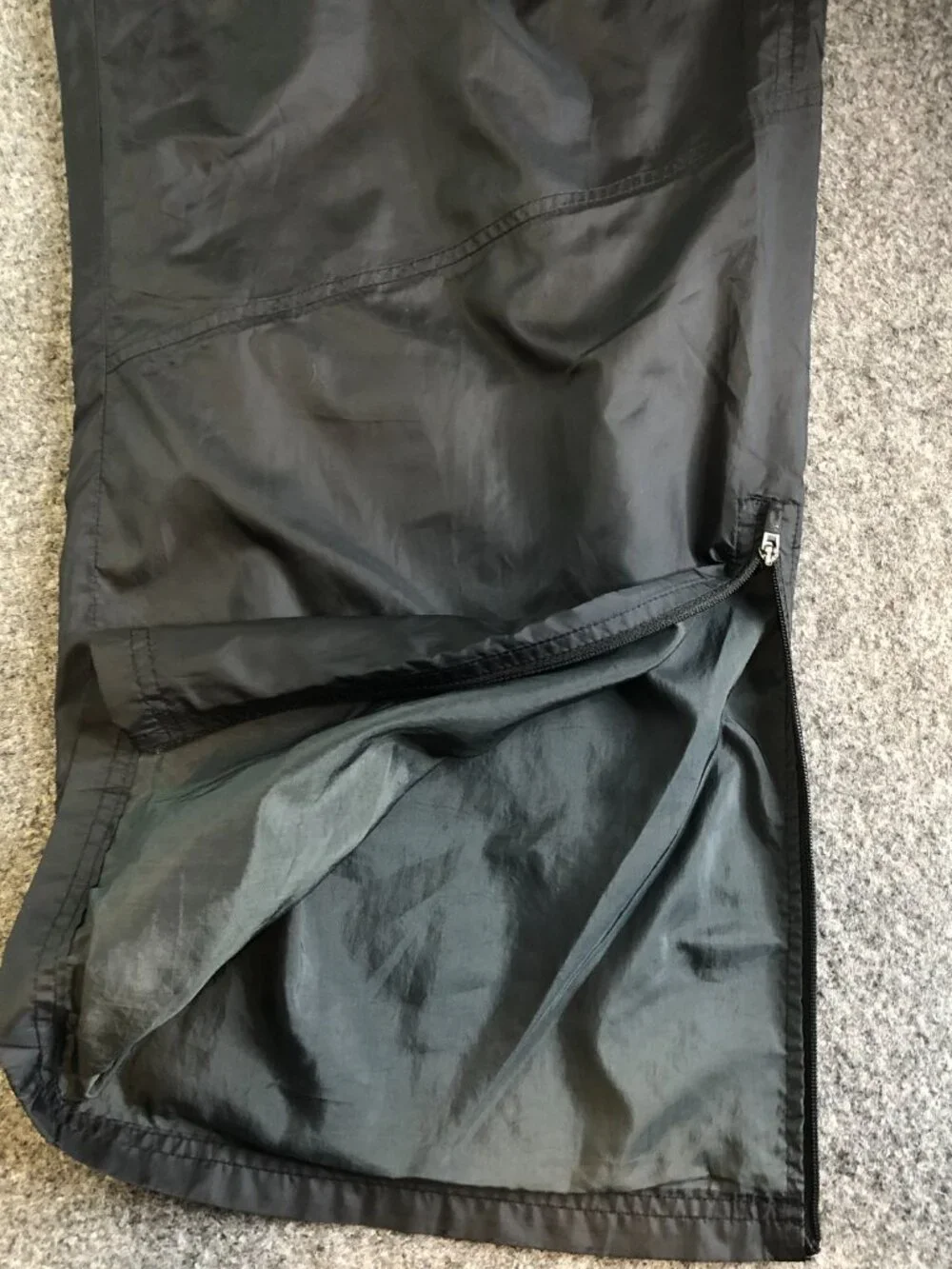 Nike Iowa Hawkeyes Windbreaker Pants Men's XL Black Lined Pockets Ankle Zip